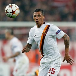 Holebas Bantah Sudah Gabung Watford, Lihat Kontraknya Saja Belum