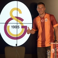 Podolski Resmi Bergabung dengan Galatasaray