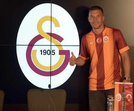 Podolski Resmi Bergabung dengan Galatasaray