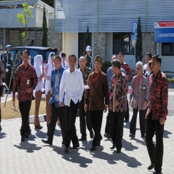 Naik Helikopter, Jokowi Resmikan PLTP Kamojang 35 MW Rp 1,35 T