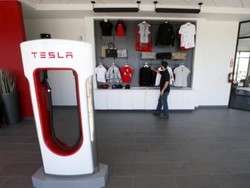 Wow, Enam Bulan Tesla Lego 21 Ribu Lebih Mobil Listrik