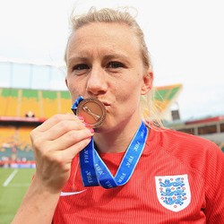 Gol Bunuh Diri, Antara Yukio Mishima dan Laura Bassett