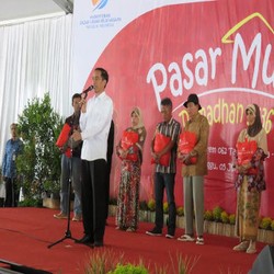 Jokowi Resmikan Pasar Murah BUMN di 190 Titik se-Indonesia