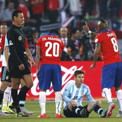 La Roja Sukses Redam Messi