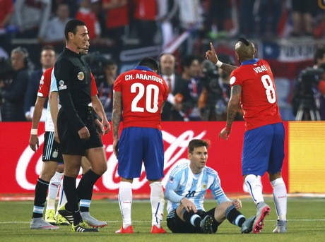 La Roja Sukses Redam Messi