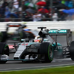 Keputusan Tepat Bikin Hamilton Makin Nikmati Kemenangan