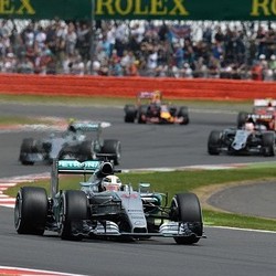 Hamilton Juara, Mercedes Finis 1-2