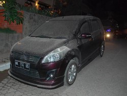 Ertiga Club Bantu Pengungsi Gunung Sinabung
