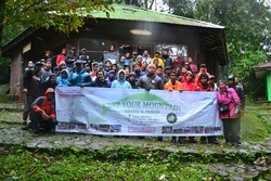 Sepak Terjang Trashbag Community Bersihkan Gunung dari Sampah
