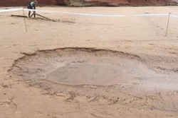 Lubang Misterius di Pantai Inggris, Lempar Siput ke Udara!