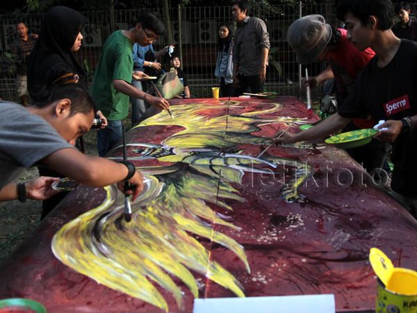 Melukis Bersama 10 Seniman Terkemuka Indonesia