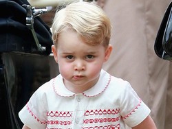 Pangeran George Curi Perhatian di Hari Pembaptisan Putri Charlotte