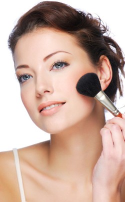 5 Tips Agar Make-up Tak Cepat Luntur karena Keringat