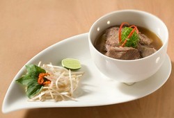 Berbuka Puasa dengan Tom Yum, Pho dan Es Lilin Sirsak di Orient8