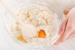 Bagaimana Mengaduk Adonan Kue Kering yang Benar?