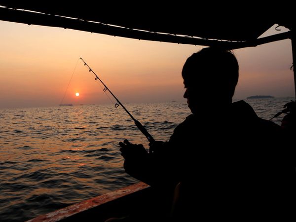 Jojoners Gelar Sahur on the Boat dan Mancing Bersama
