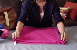 Sst, Ada Teknik Melipat Kaus yang Ringkas & Kecil!