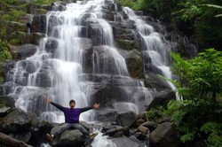 Air Terjun Bertumpuk Mirip Piramida di Padang