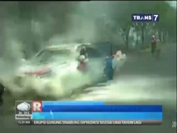 Mobil Patroli Polisi Terbakar di Jalan Raya