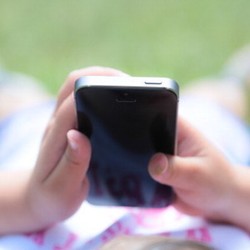 Apa Beda OGS dan Gorilla Glass?