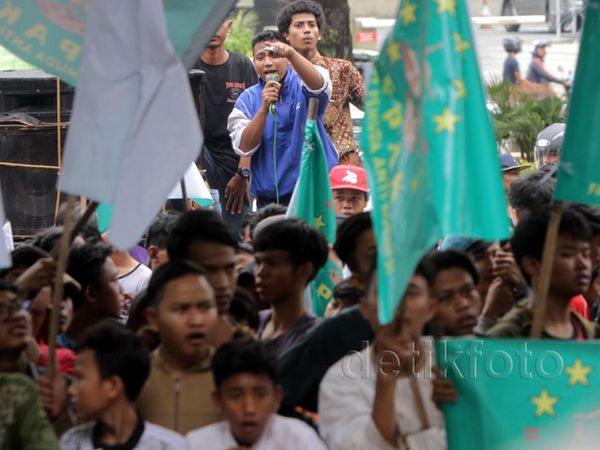 Aksi Desak KPK Periksa Walikota Bekasi