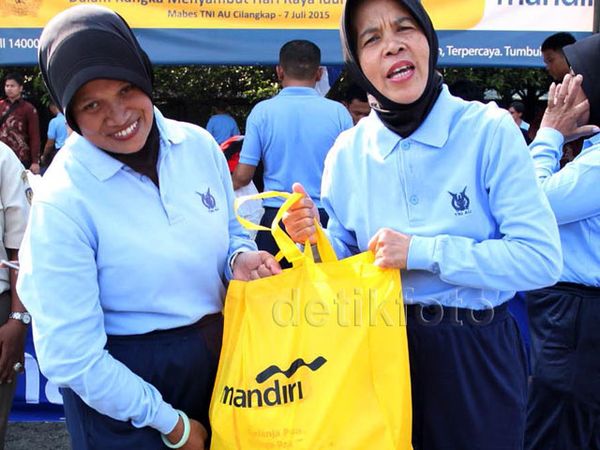 Pasar Murah untuk Warga Lingkungan Mabes TNI AU