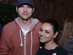 Begini Pernikahan Rahasia Mila Kunis dan Ashton Kutcher