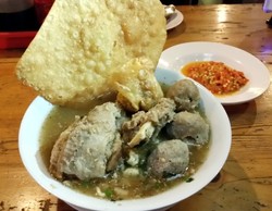 Bakso Solo Mas Ono: Waduh Enake! Bakso Kenyal Plus Daging Iga yang Lembut Gurih
