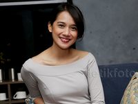 Aih, Senyuman Gista Putri Manis Banget