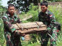 Pasukan Garuda Evakuasi 6 Ton Bahan Peledak di Afrika