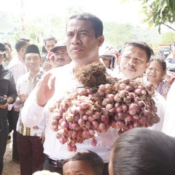 Mentan Amran, Ciptakan Racun Tikus yang Datangkan Uang Miliaran