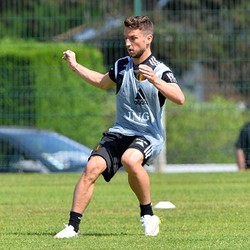 Mertens Senang Bertahan di Napoli