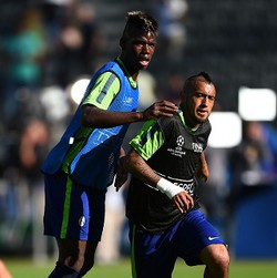 Juve Tak Tutup Kemungkinan Lego Pogba dan Vidal