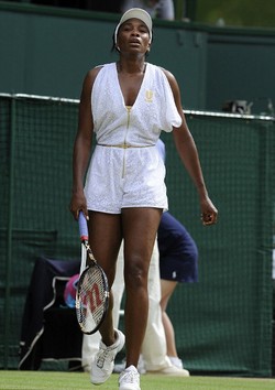 Penampilan Stylish Serba Putih Para Petenis Wanita di Lapangan Wimbledon