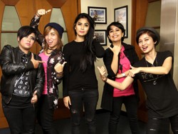 Kisah Vokalis Baru SHE, dari Lupa Lirik Hingga Jadi Magnet Cowok Metal