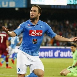 Higuain Masih Penting untuk Napoli