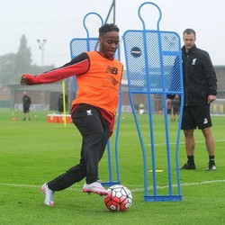 Soal Kabar Sterling Tak Mau Ikut Tur, Liverpool Tutup Mulut