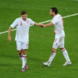 Gerrard Nantikan Pertarungan dengan Lampard dan Pirlo