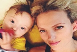 Model Ini Bangga Anaknya yang Sindroma Down Bisa Jadi Model