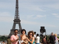 Seniman Ditangkap karena Tampil Tanpa Busana di Depan Menara Eiffel