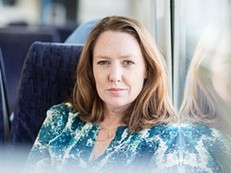 Penjualan Buku Penulis The Girl on The Train Kalahkan Dan Brown