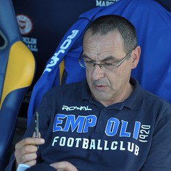 Orang-orang Keras Kepala di Pinggir Lapangan Bola