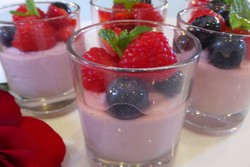 Video Resep: Very Strawberry Yoghurt Mousse