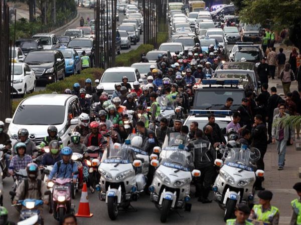 Jokowi Buka di KPK, Kuningan Macet