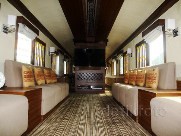 Menjelajahi KA Wisata Mewah