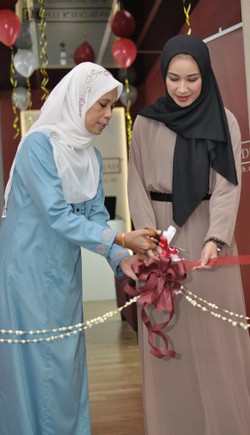 Siti Khadijah, Brand Mukena Terbesar Malaysia Buka Butik di Indonesia