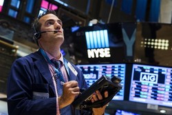 Sempat Error 3 Jam, Wall Street Turun 1% Lebih
