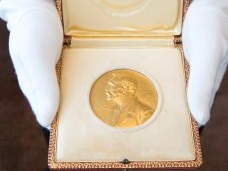 Wah! Medali Nobel Dilelang Rp 7,1 Miliar