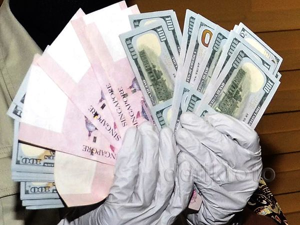 KPK Pamerkan Uang Suap Hakim PTUN Medan