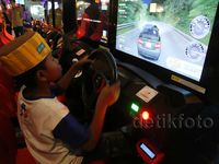 Kebahagian Anak Jalanan di Wahana Bermain